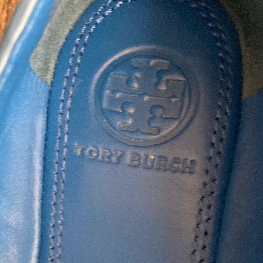 Tory Burch Blue Leather Flats with Logo Medallion - Picture 3 of 5